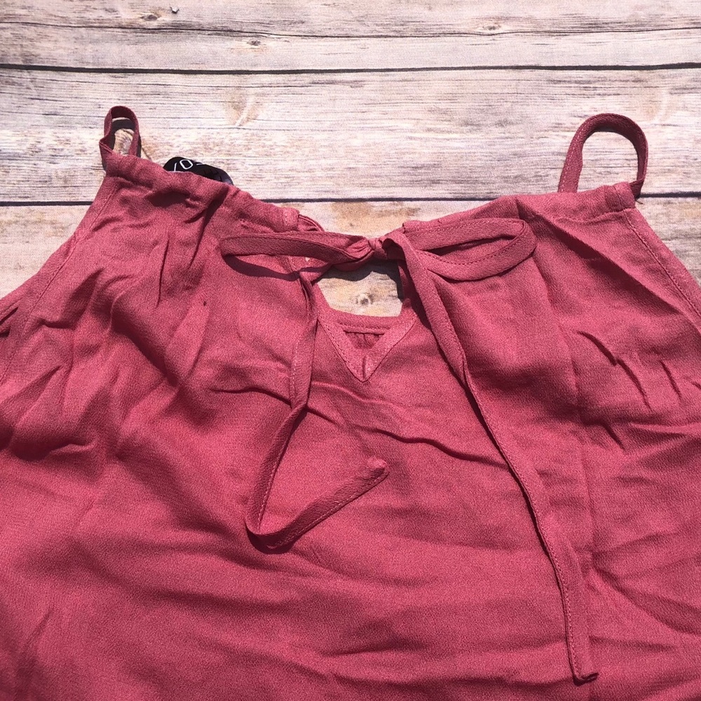 relaxed fit tank, keyhole back & crochet trims - Picture 5 of 6